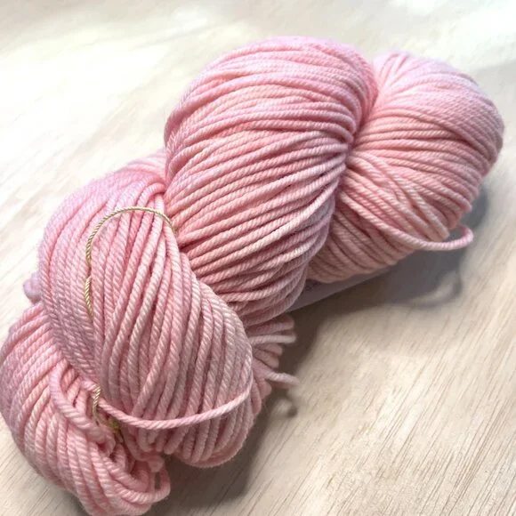 MadelineTosh Tosh Vintage Worsted Weight Yarn SW Merino 200 Yds "Molly Ringwald" - Picture 3 of 5